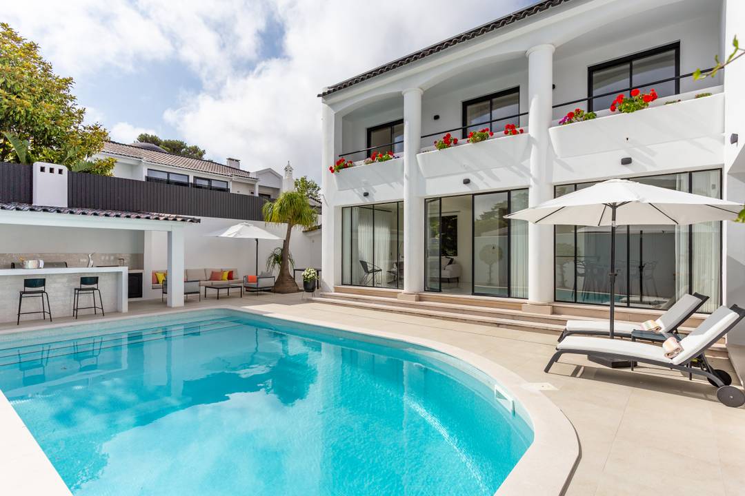 Classic Villa | 4 bedrooms | Private Pool | Outdoor Kitchen | BBQ Area  | Prime Location