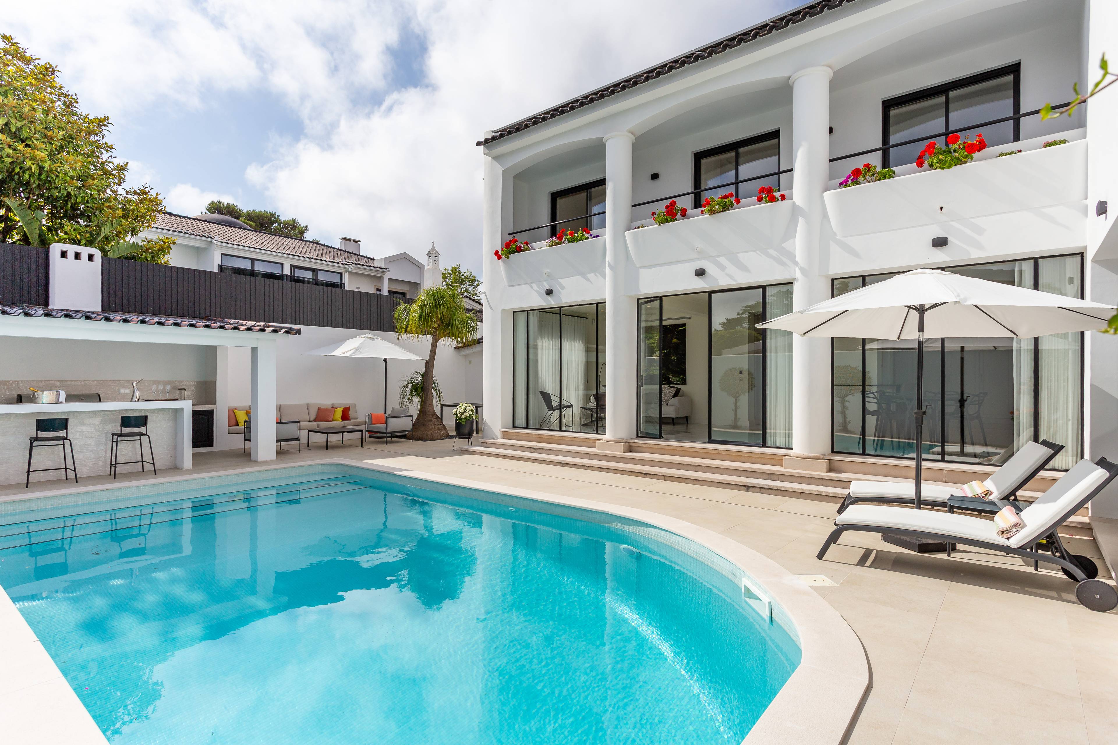 Classic Villa | 3 Suites | Private Pool | Outdoor Kitchen | BBQ Area  | Prime Location