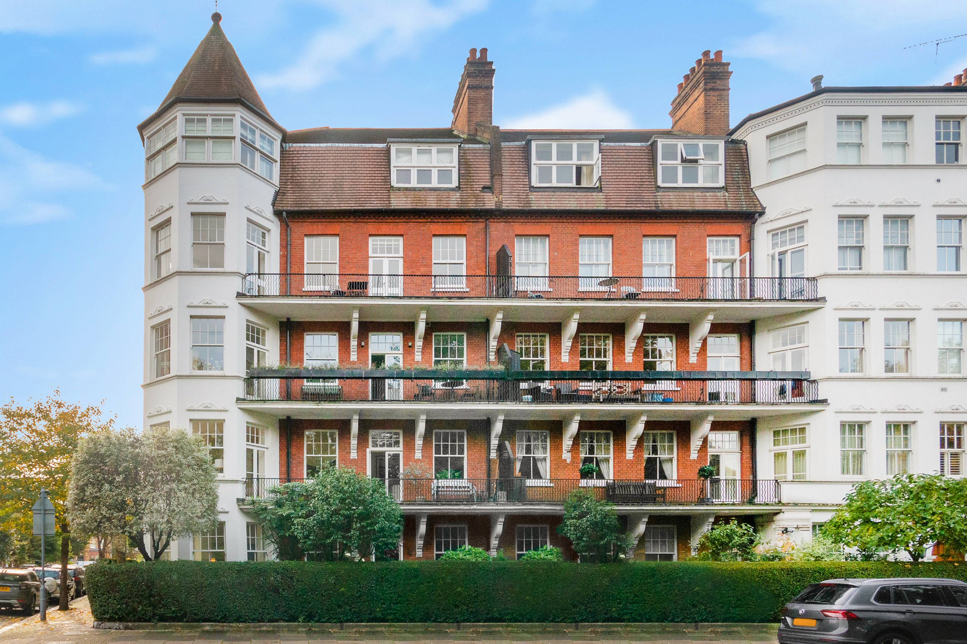 Charming three bedroom 1155 sq ft apartment at this elegant 19th century mansion block located on one of the finest roads in Battersea overlooking the park.