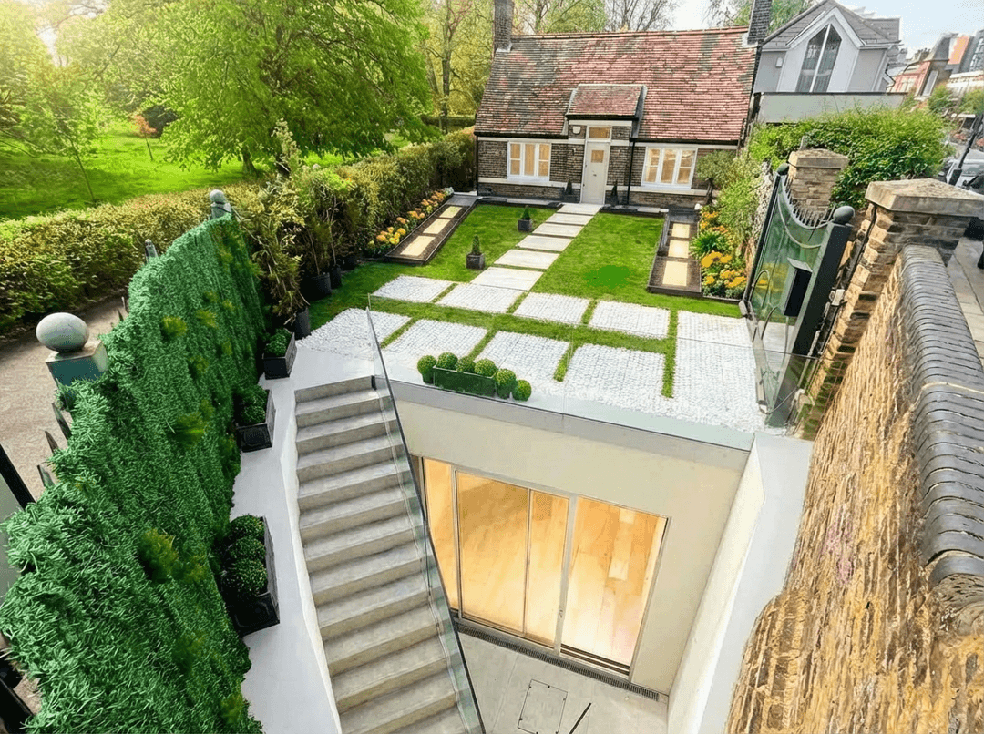 Unique Detached Home with Spacious Stunning Bright Studio Central London