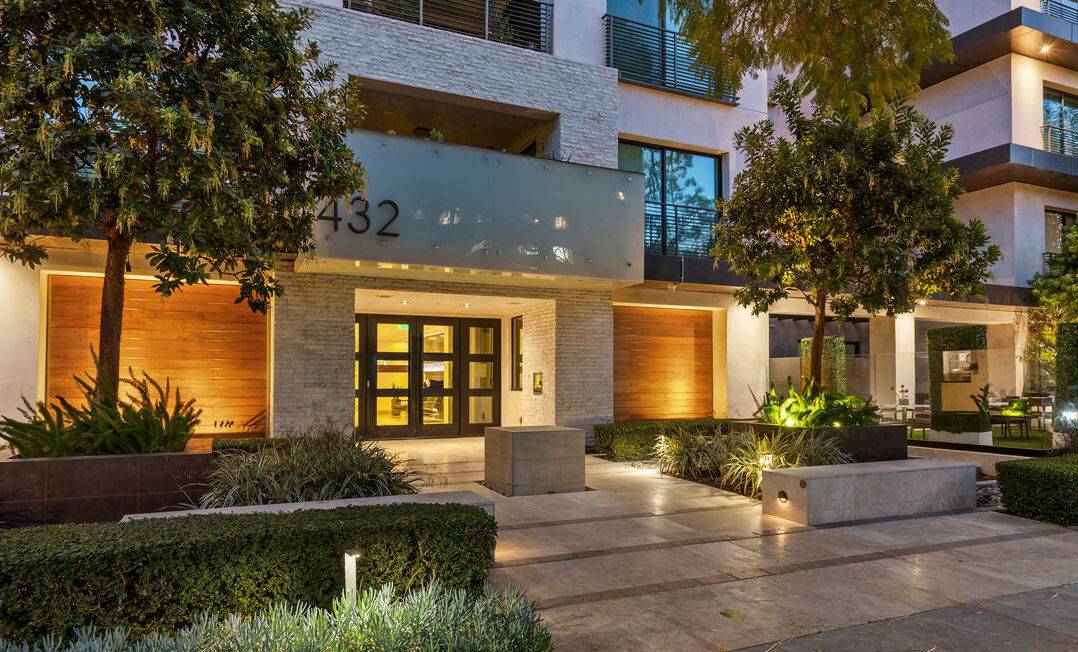 Amazing Condo in Beverly Hills