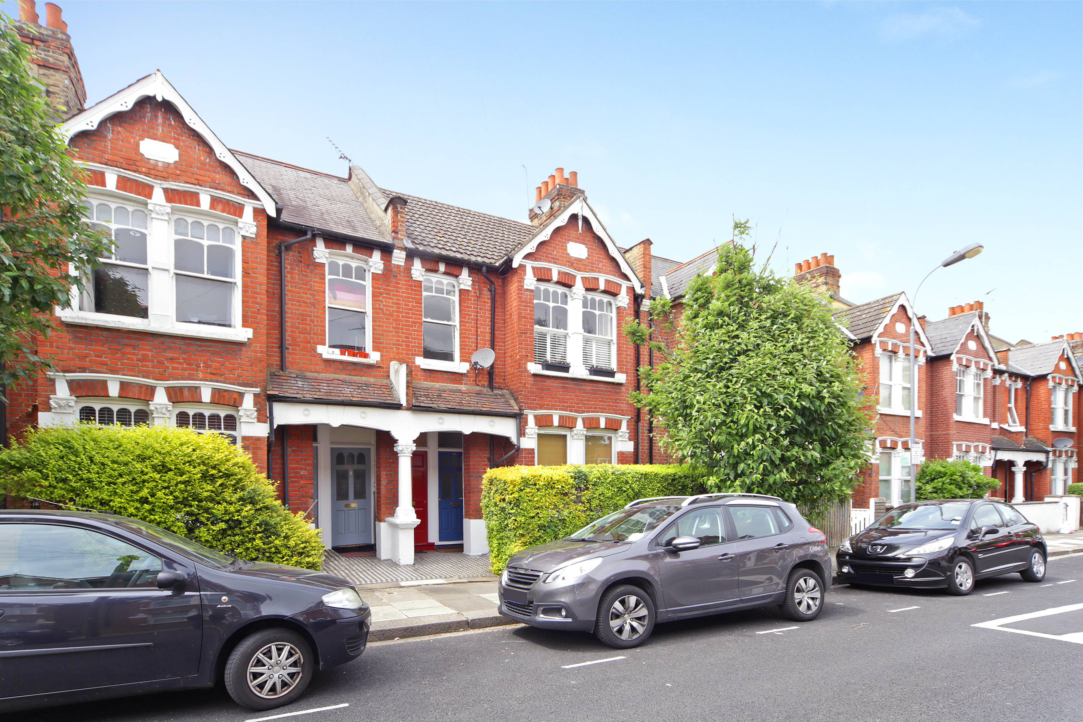 STUNNING EDWARDIAN FIRST FLOOR, THREE BEDROOM MAISONETTE WITH PRIVATE GARDEN