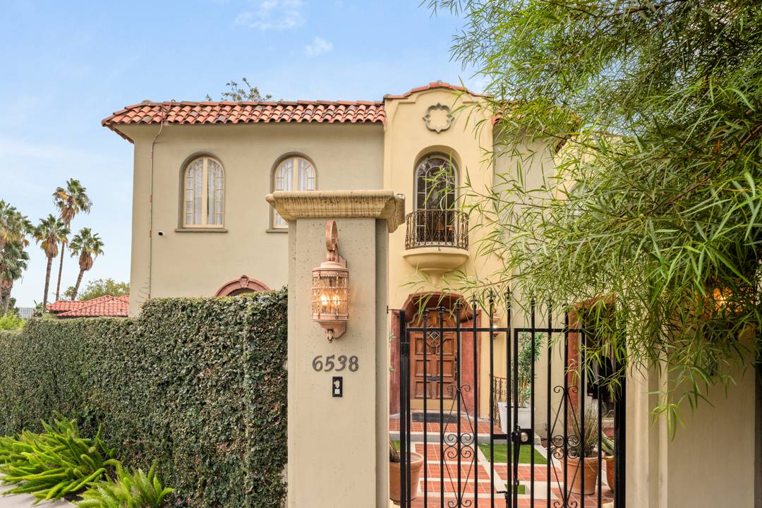Restored 1925 Hollywood Dell Villa  — For Lease