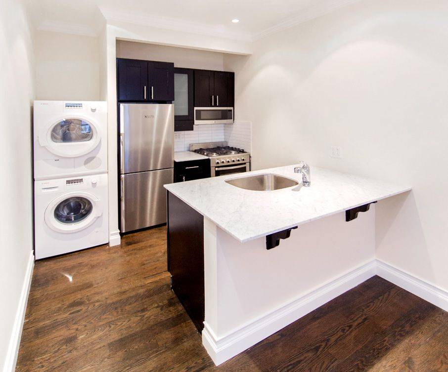 STEPS FROM BARUCH COLLEGE,MADISON SQUARE PARK,PERFECT SHARE 1.5 MONTH FREE RENT AND NO FEE, WASHER AND DRYER