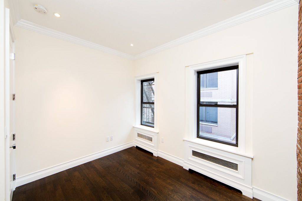 STEPS FROM BARUCH COLLEGE,MADISON SQUARE PARK,PERFECT SHARE 1.5 MONTH FREE RENT AND NO FEE, WASHER AND DRYER