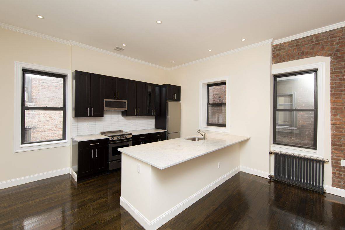 PRIME UPPER EAST SIDE,STEPS FROM CENTRAL PARK,4BR 2BATH 1.5 MONTH FREE PLUS NO FEE