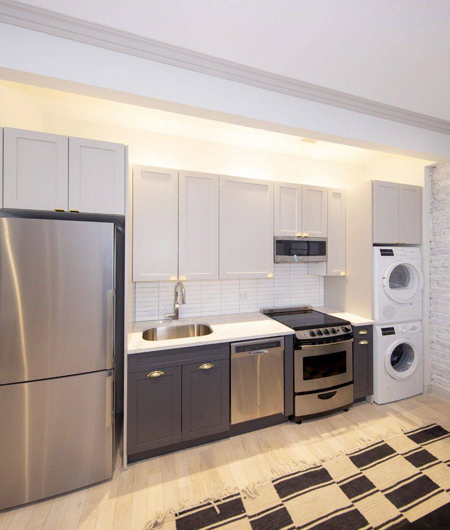 BEAUTIFUL TREE LINE BLOCK,WEST VILLAGE,STEPS FROM THE SUBWATMLARGE 2 BEDROOM WITH WASHER AND DRYER, 1.5 FREE MONTH PLUS NO FEE