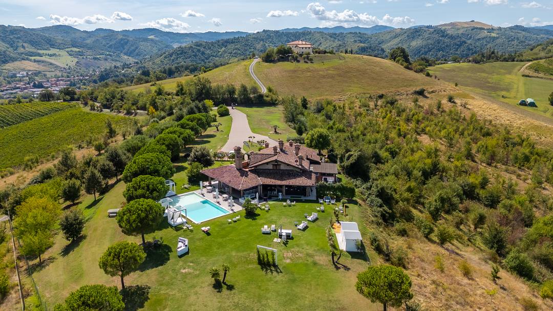 New to the Market -stunning villa near Bologna, Italy with striking views in Zola Predosa