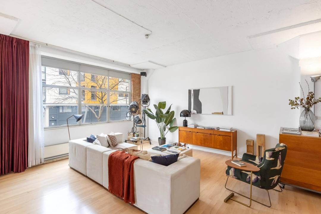 A RARE LOFT covering 1,189 Sq Ft with 3.2m high ceilings, large crittal windows, parking, porter in a gated canal side buidling