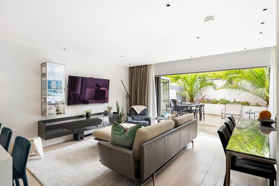 AN EXCEPTIONAL 4 BED HOUSE in the Heart of Chiswick |  2 x Reception Rooms | South Facing Garden | Roof Terrace with solar panels | Secure Underground Parking | Almost 2,000 Sq Ft