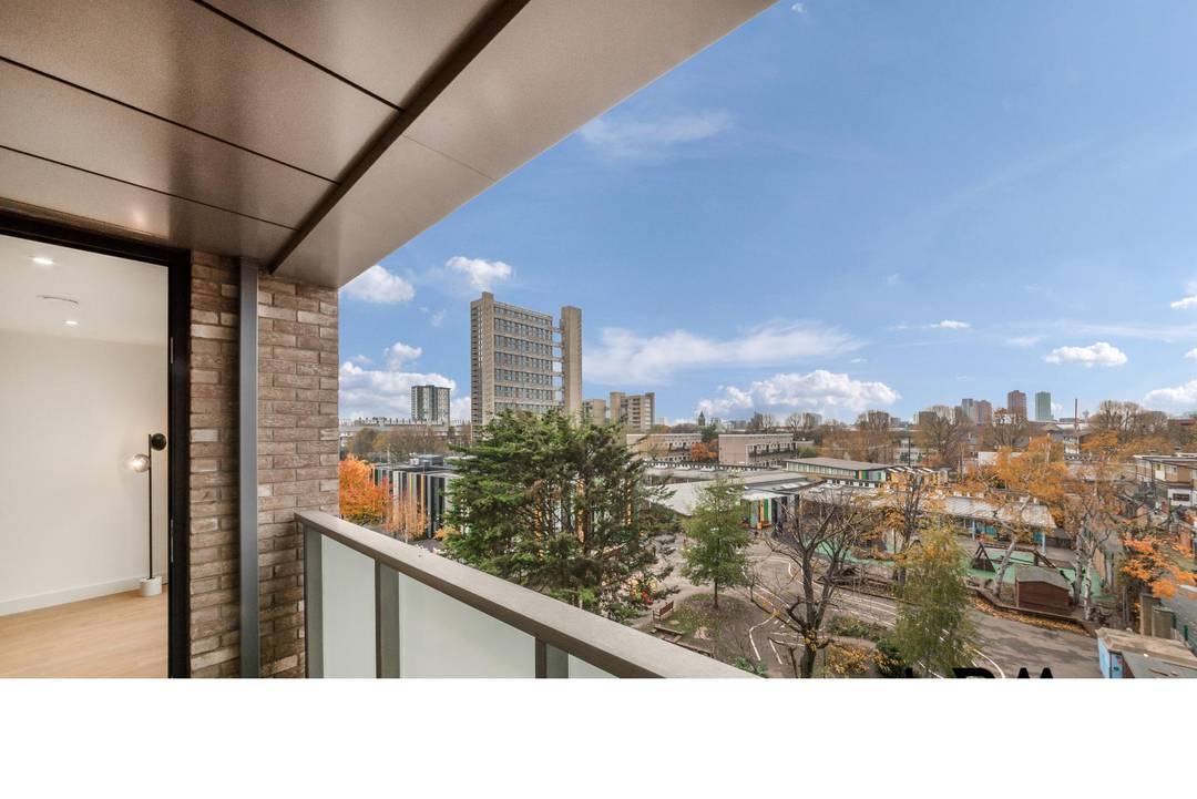 Stylish East London Living | Large 1-Bedroom in Oxbow Development