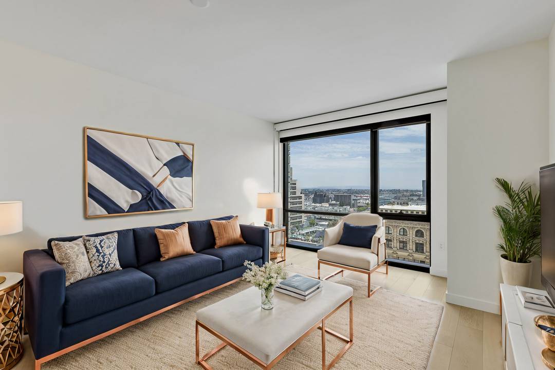 Sleek & Stylish DTLA Condominium