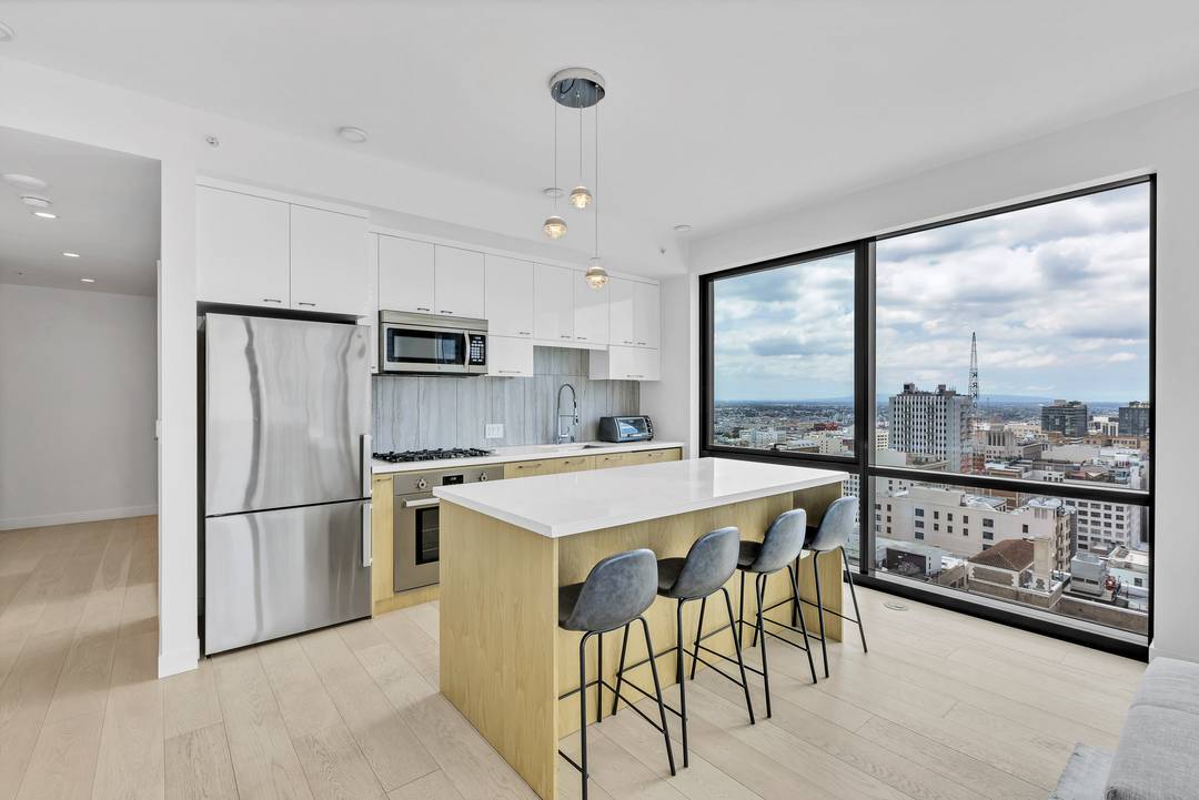 24th Floor, 2 Bedroom, Furnished Highrise