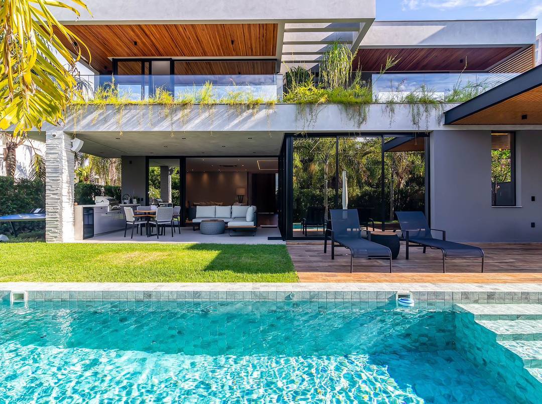 Stunning Spacious House in Jurerê Internacional – Florianópolis