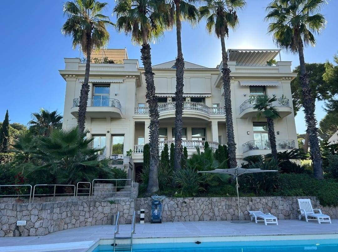 Triplex Oasis: Panoramic Riviera Views & Timeless Elegance Near Monaco