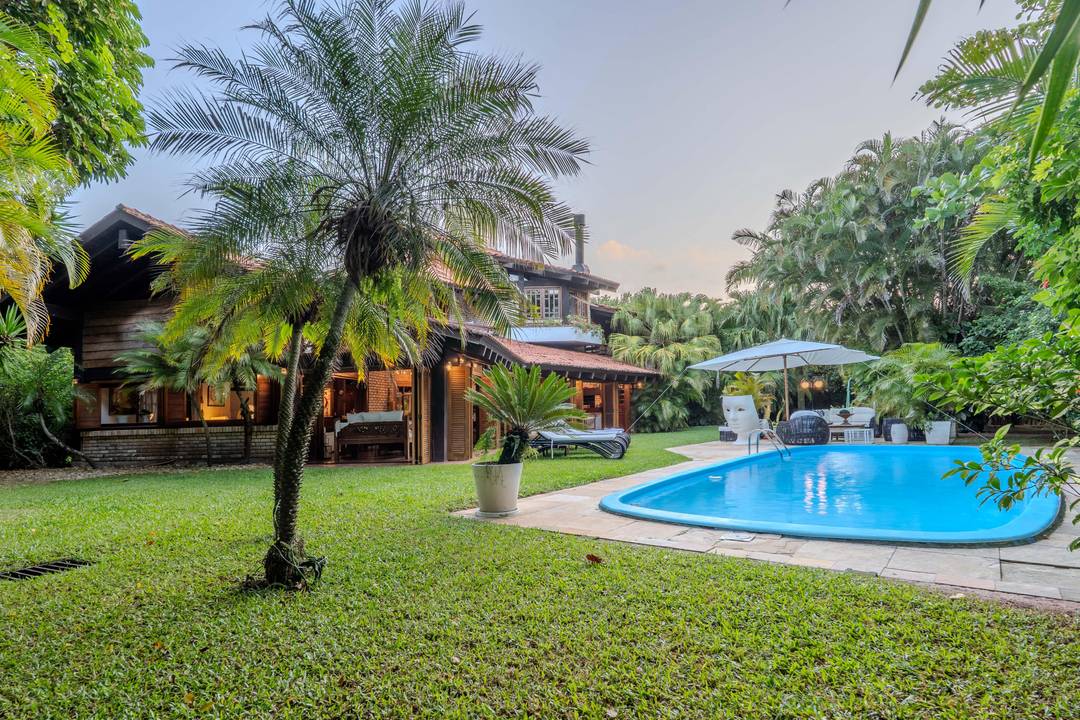 Ultra-Luxury Mansion Steps from the Beach in Brazil’s Beverly Hills – Jurerê Internacional