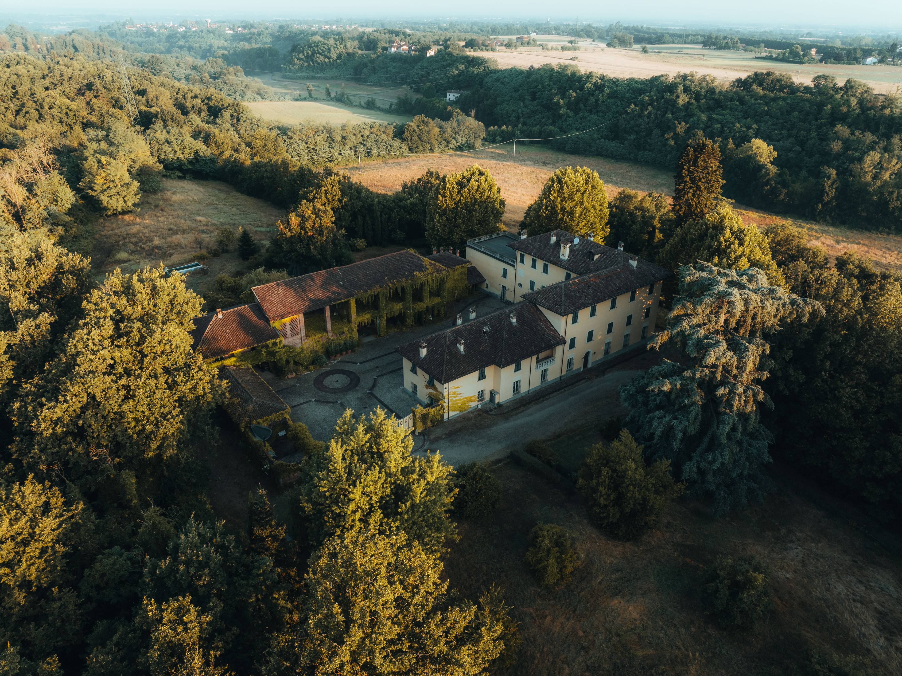 16th-Century Former Convent with Private Chapel – 2,700 sqm and 15 Hectares among the Gavi DOC Vineyards