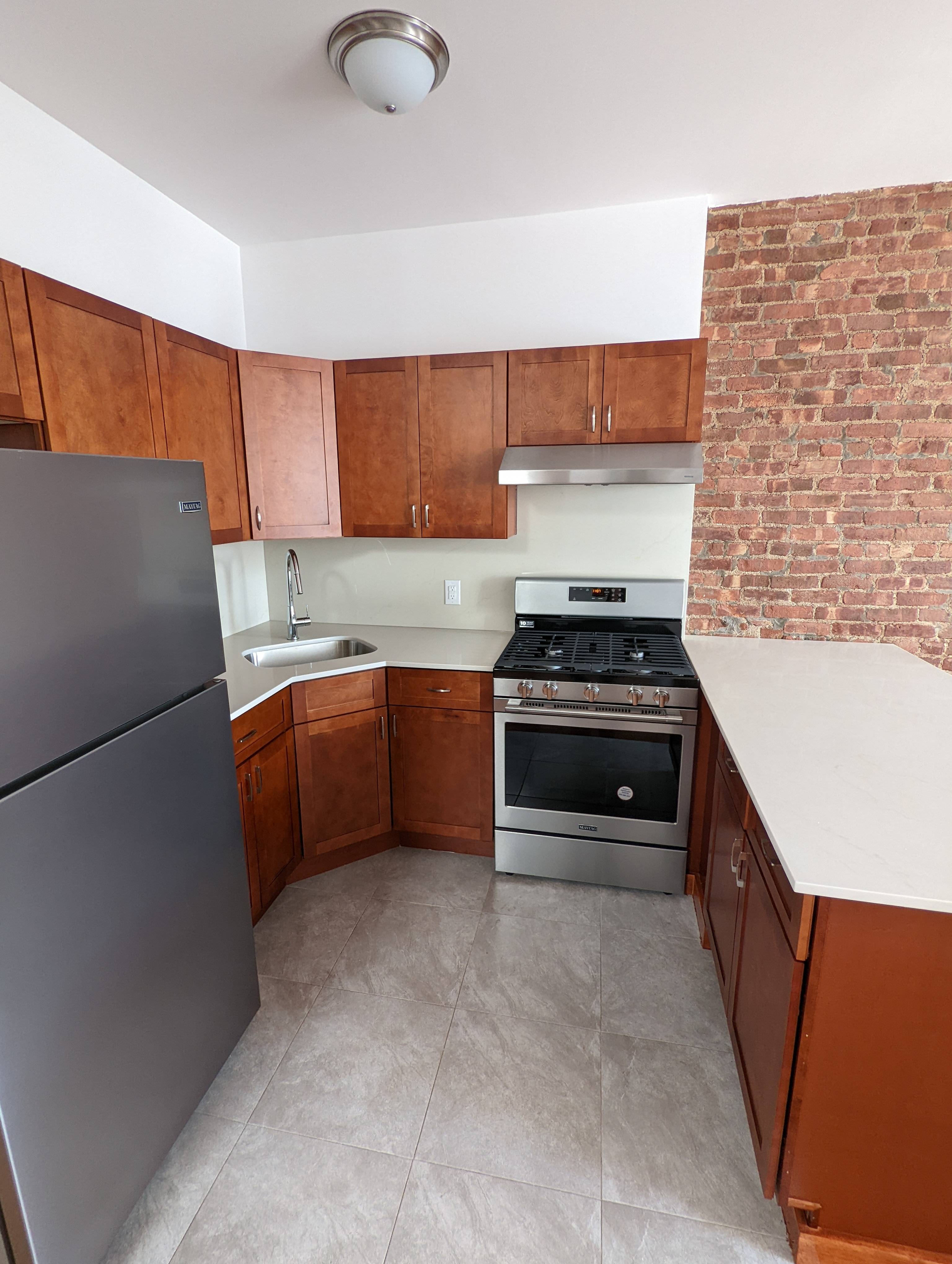 Beautifully renovated 1 bed/ 1 bath apartment