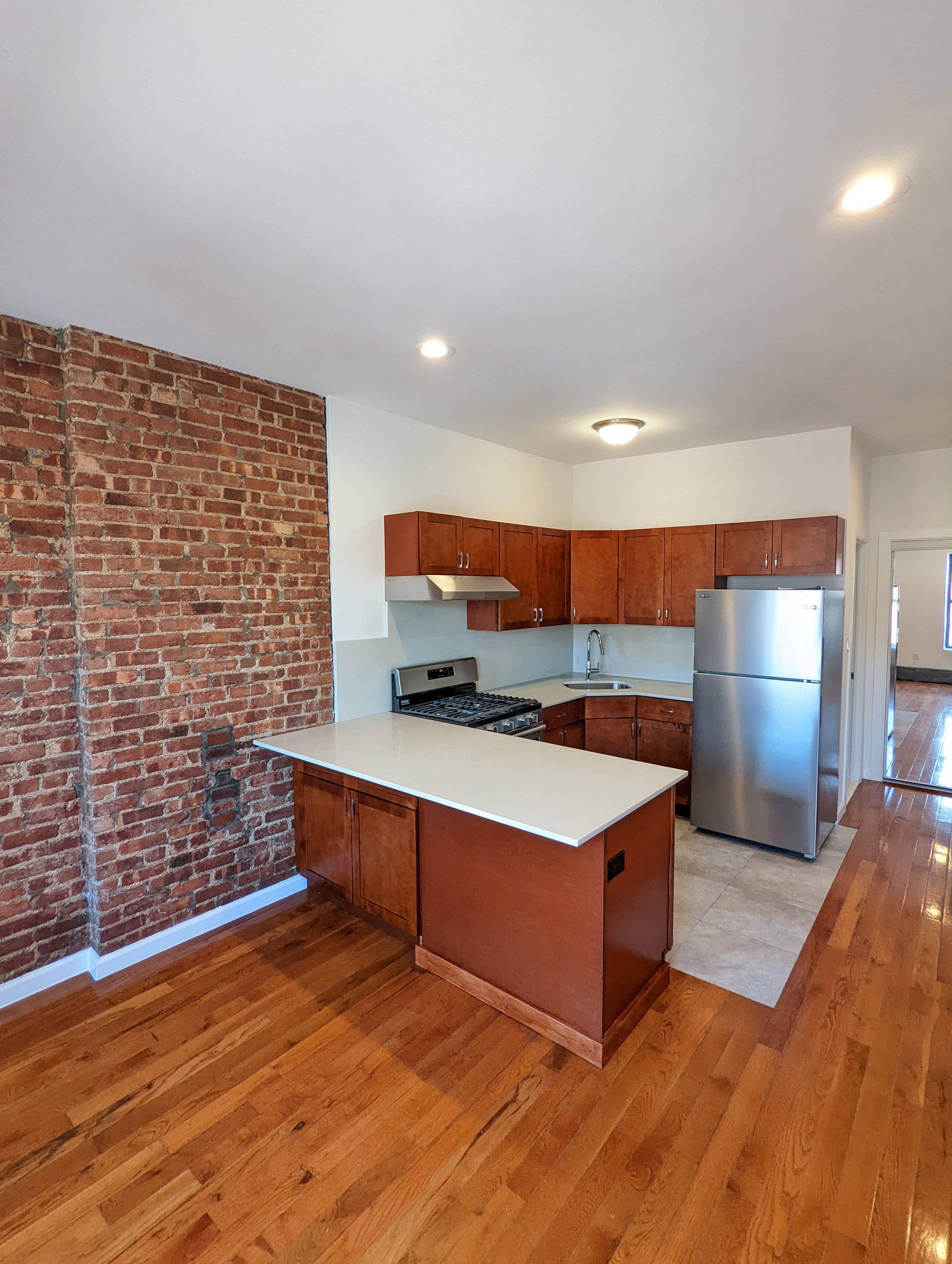 Beautifully renovated 1 bed/ 1 bath apartment