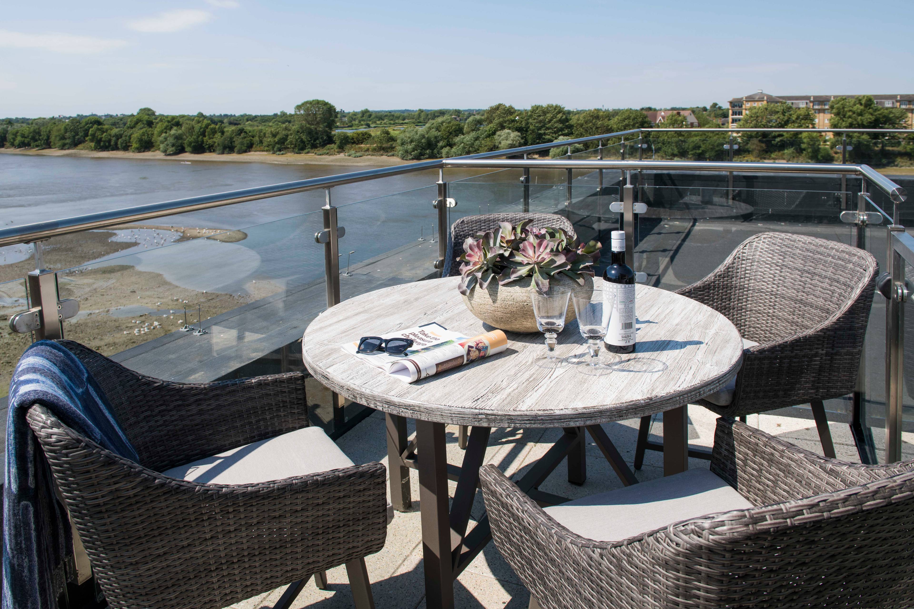 Duplex Interior Designed 3 Bed Apartment to Rent Overlooking the River Thames