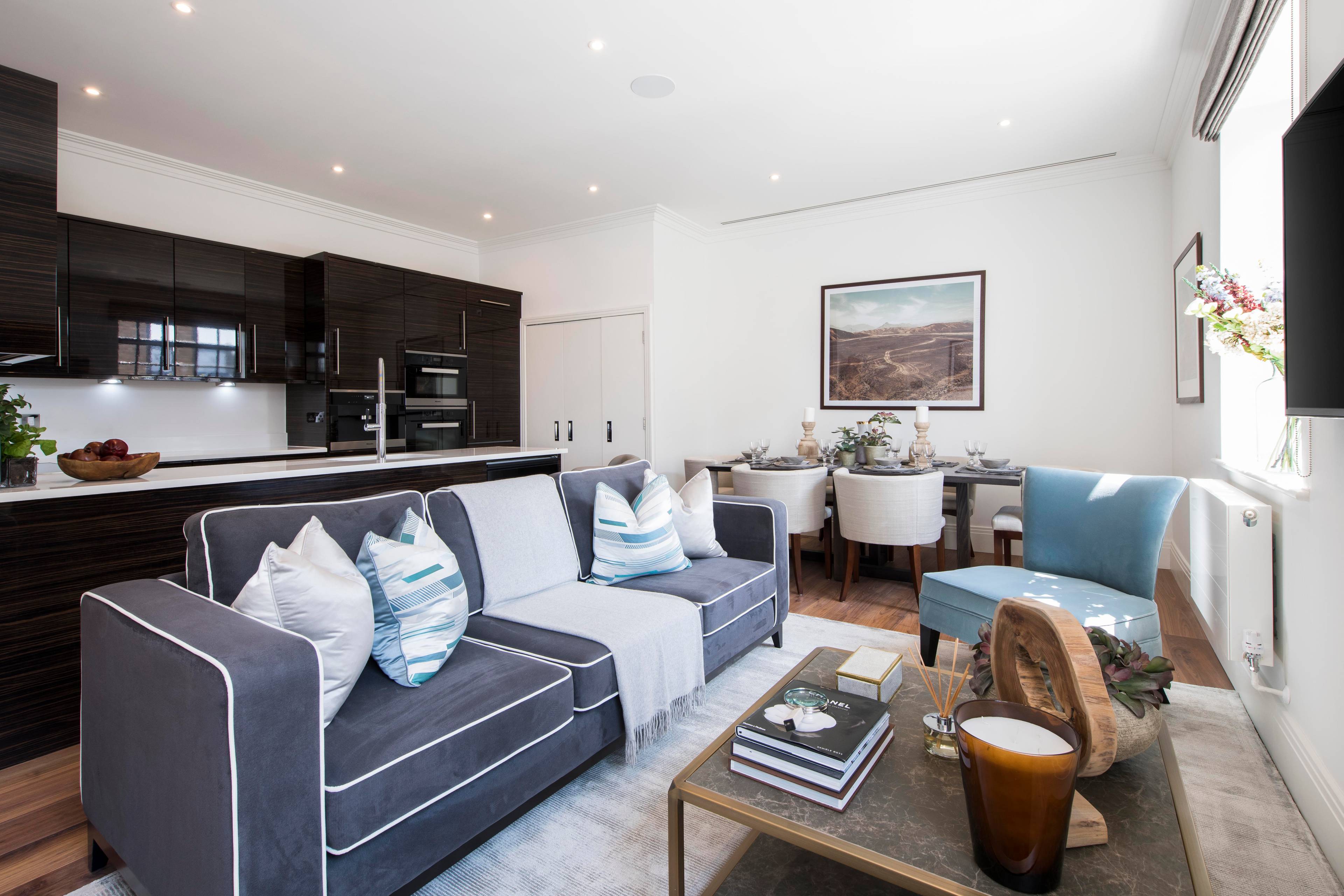 Three bedroom apartment with a balcony and a terrace with river views is available within this newly converted, warehouse style, gated development on the River Thames.