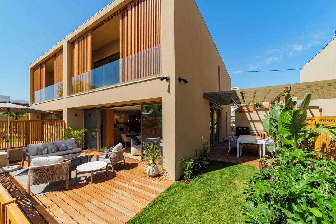 Coastal Living | 4+1 Bedrooms | Pool | 3 Car Garage | Prime Location | Beach Nearby