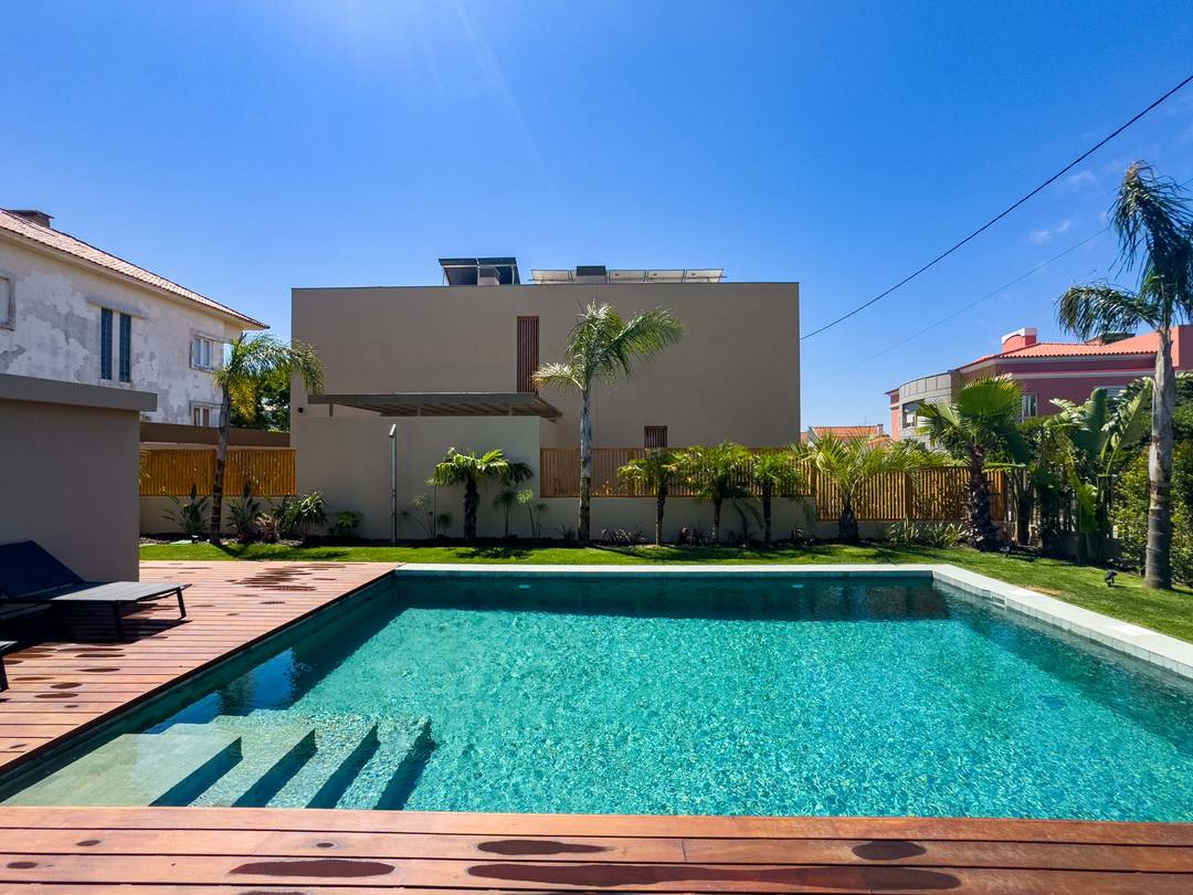 Coastal Living | 4+1 Bedrooms | Pool | 3 Car Garage | Prime Location | Beach Nearby
