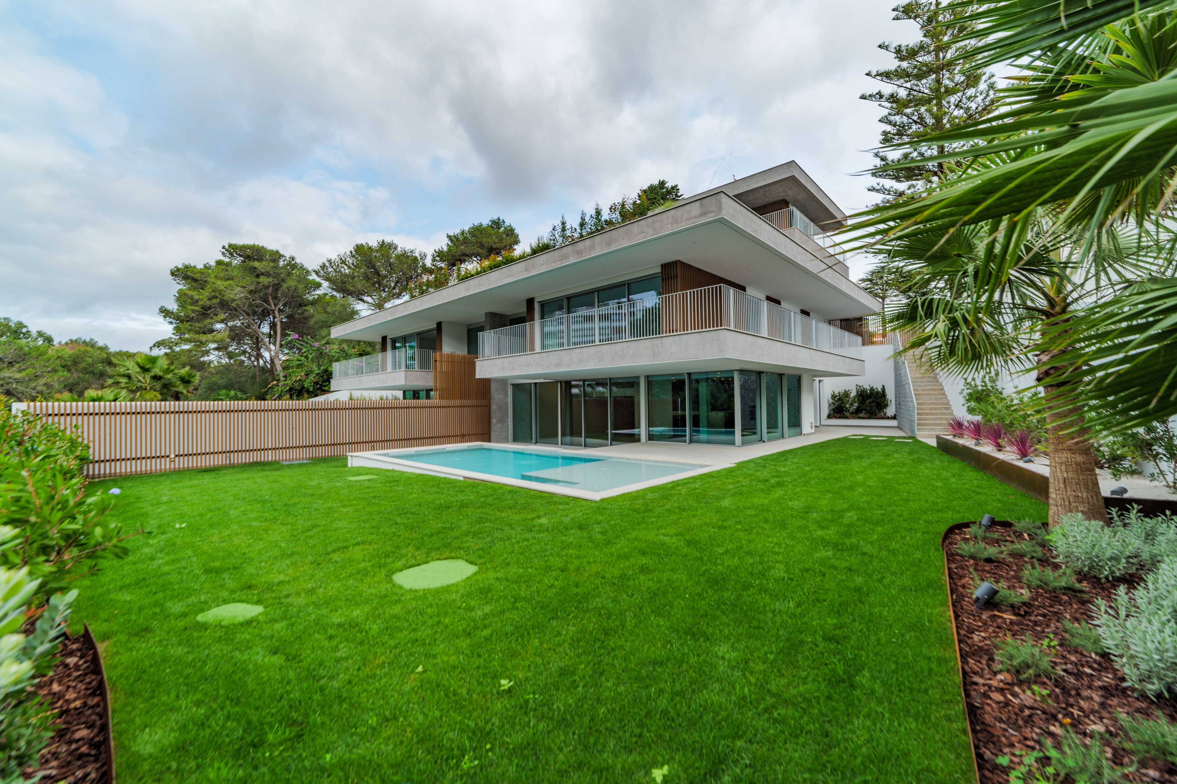 Country Living - Luxurious Duplex in Prime Cascais