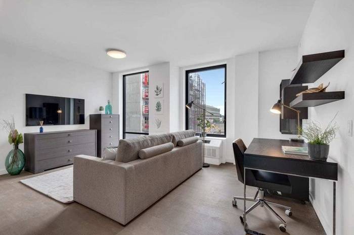 Beautiful One Bedroom**Floor to Ceiling Windows**Long Island City