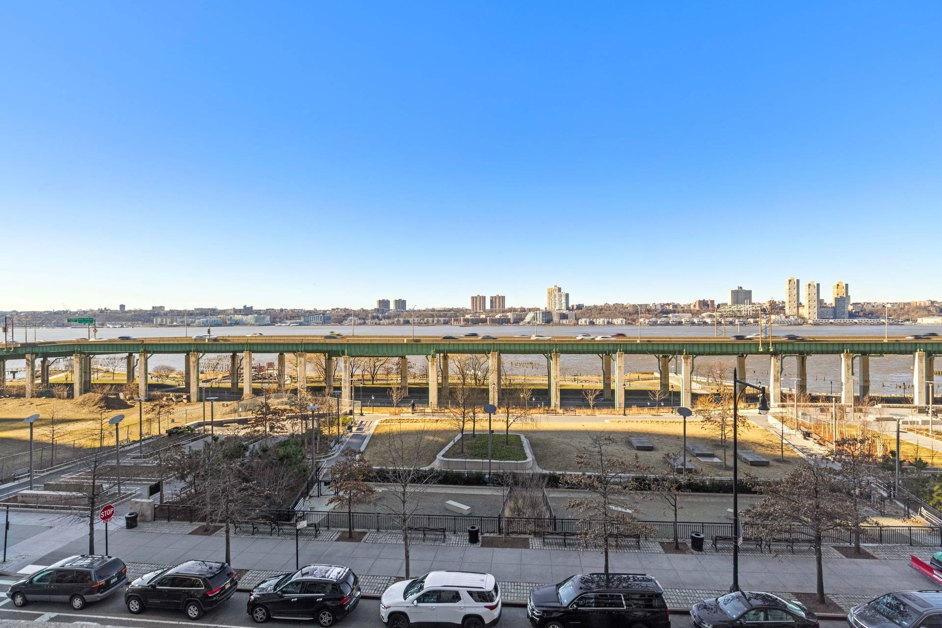 River Facing 1 Bedroom on Riverside Park | For Rent