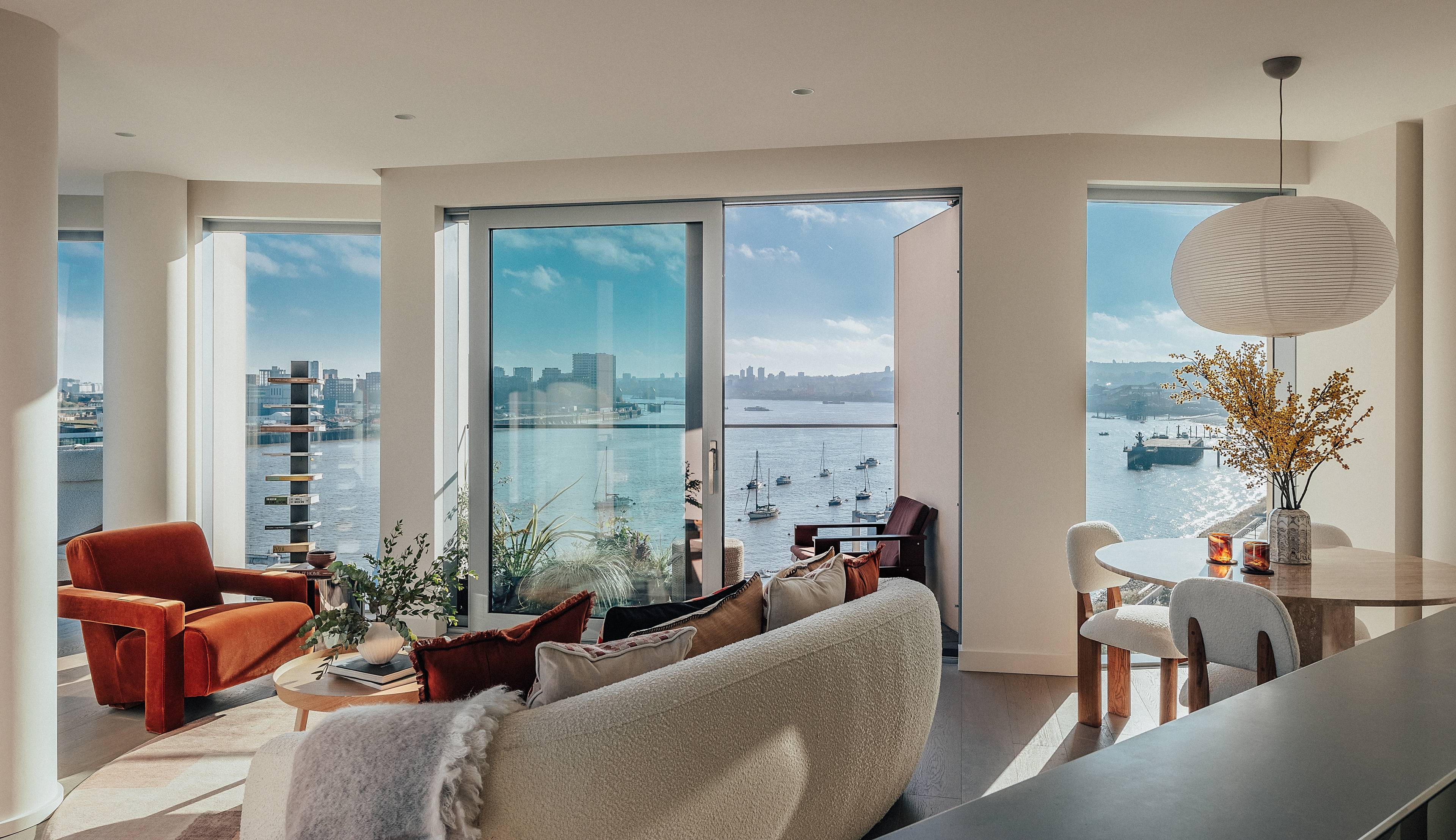Three Bedroom Fifth Floor Apartment With Balcony in Peninsula Riverfront