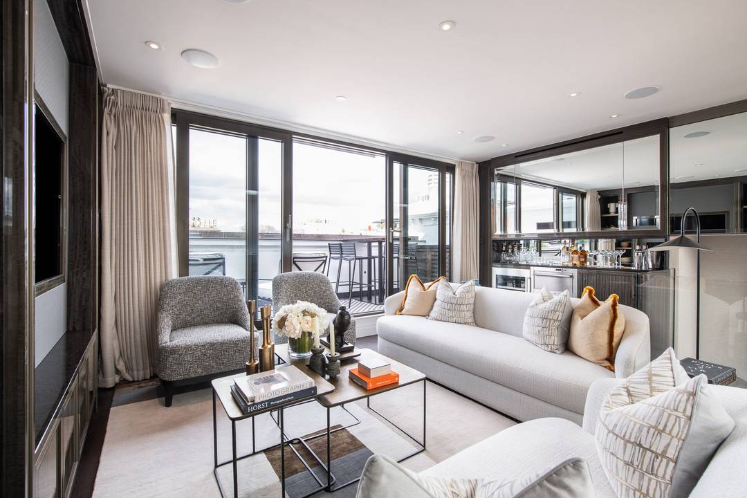 Opulent three-bedroom duplex East penthouse at Prince of Wales Terrace with superb views over Hyde Park and London