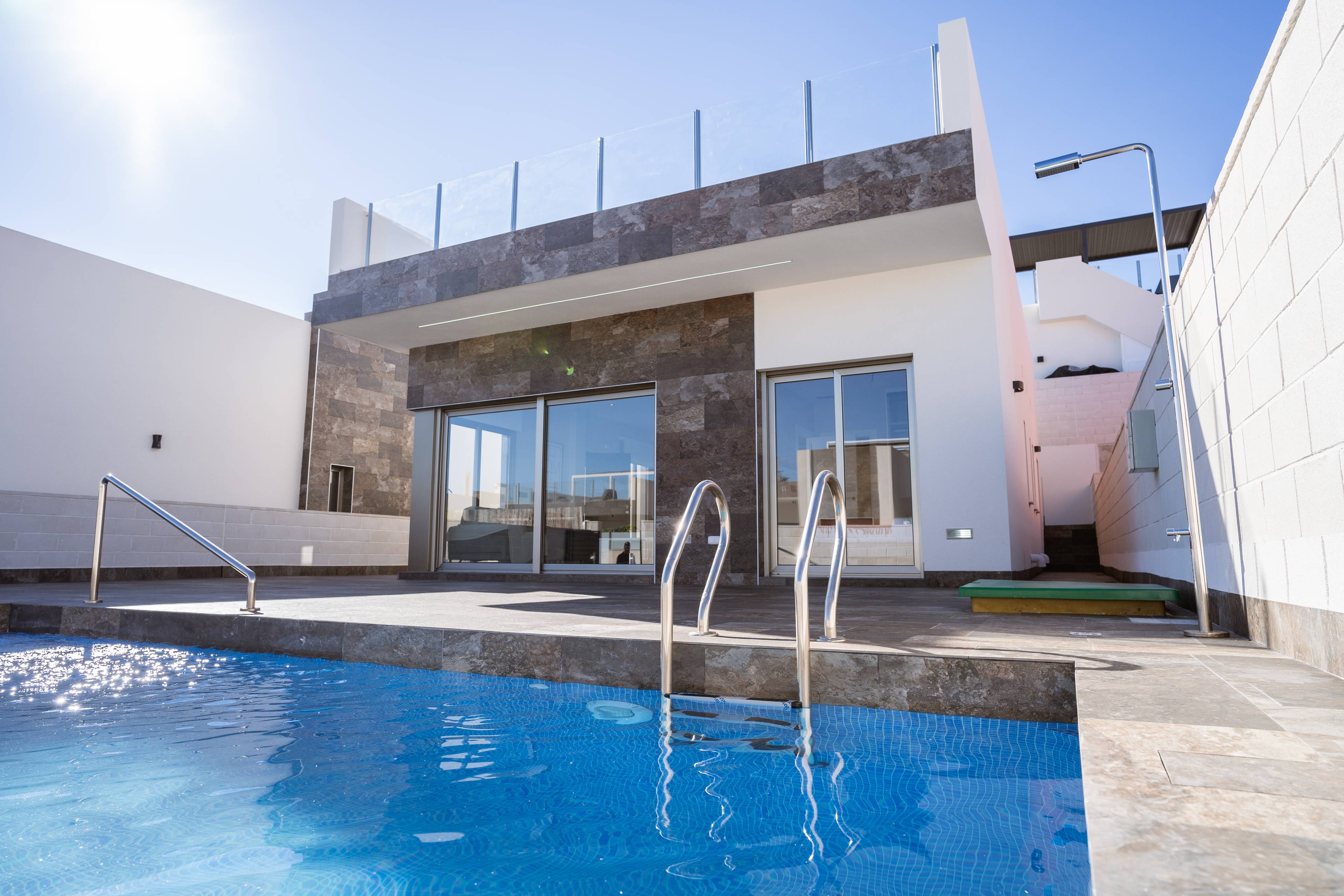 CONTEMPORARY VILLA NEXT TO THE GOLF COURSE