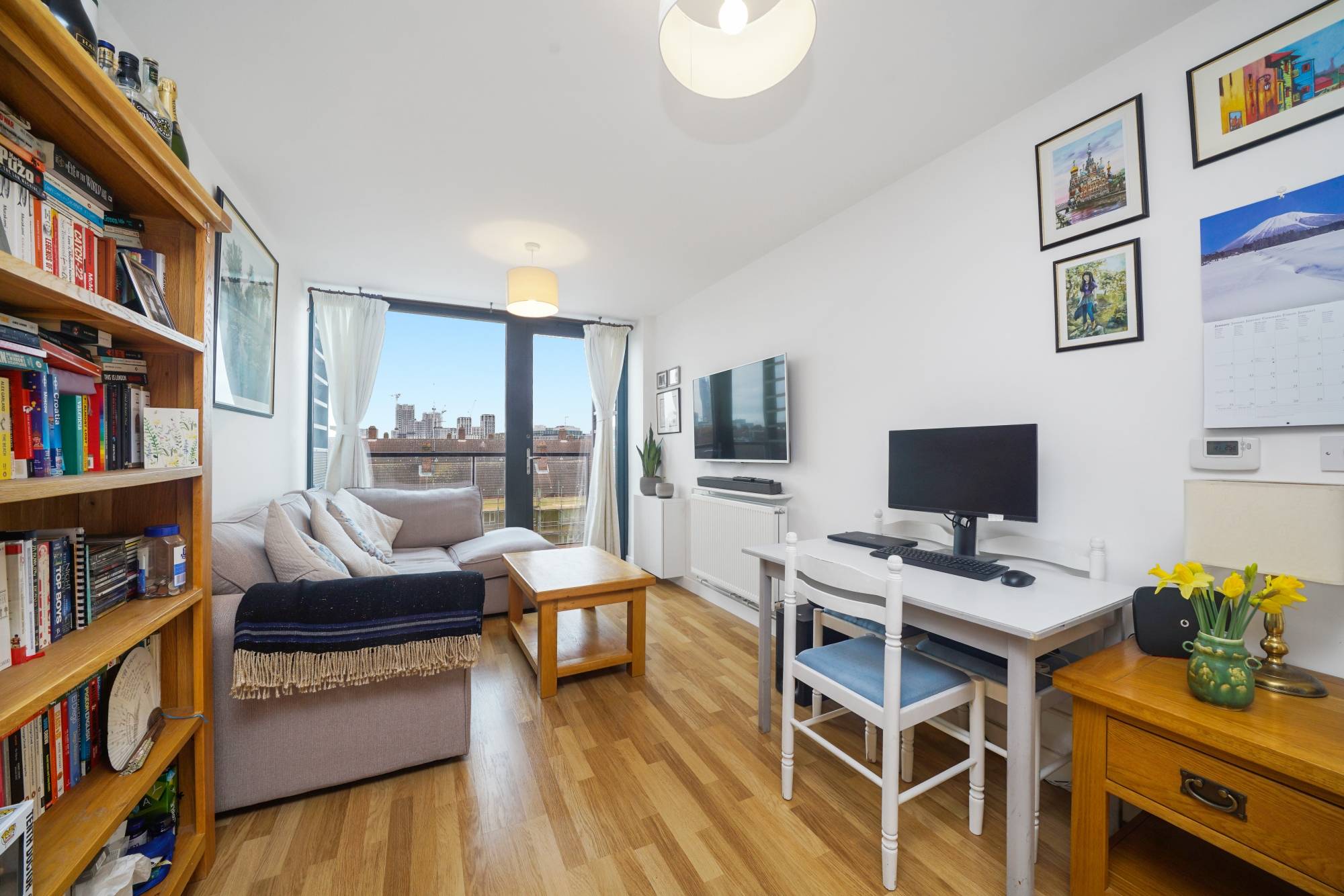 A gorgeous one-bedroom flat in a popular and modern development close to the amenities of Shepherds Bush, White City and Westfield.