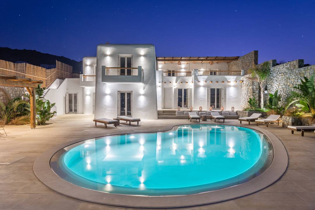 Striking Designer Villa in Mykonos with Infinity Pool, Panoramic Views & Contemporary Architecture