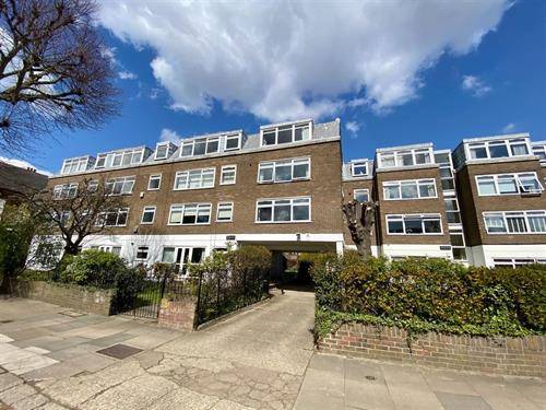 Spacious Two-Bedroom Flat in Prime Ealing Broadway