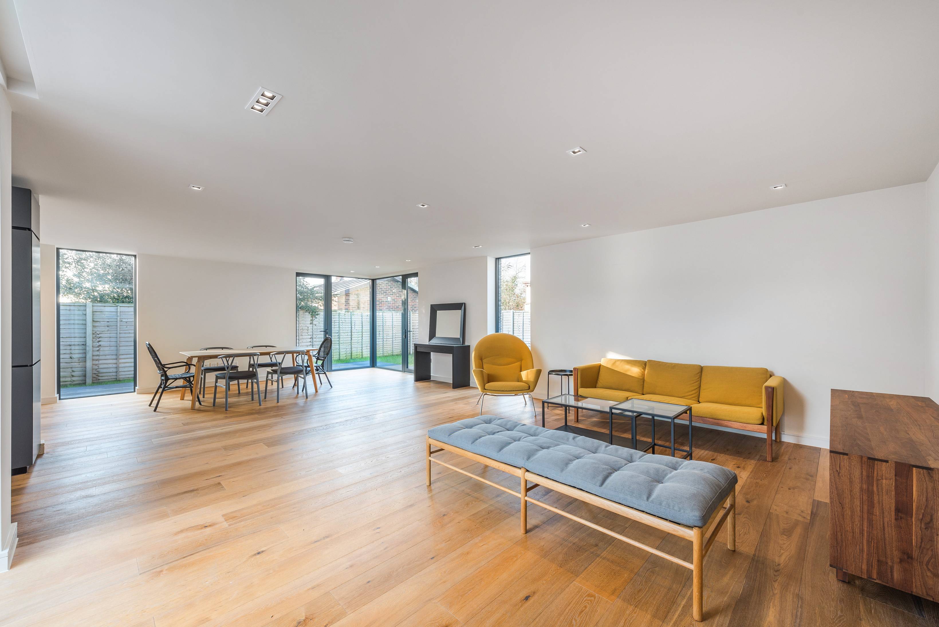 Newly built bespoke 4 bedroom semi-detached residence situated on the quiet south side of Streatham Common.