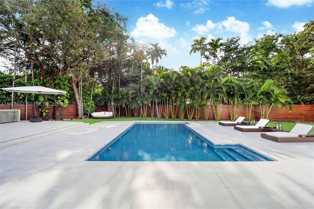Miami's BEST zip code 33133 | 5,000 SF HOME 5 bed 7.5 Bath Pool Garage Manicure Green Grounds