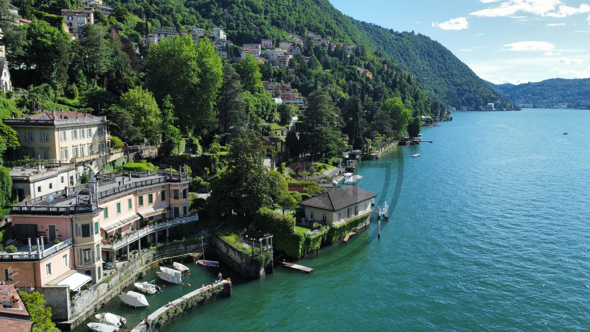 Lake Como majestic apartment in historic Villa