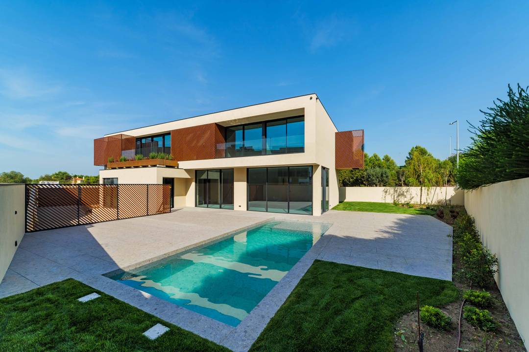 Cascais Villa | 5 Suites | Pool | Close To International Schools | 5min To Beach