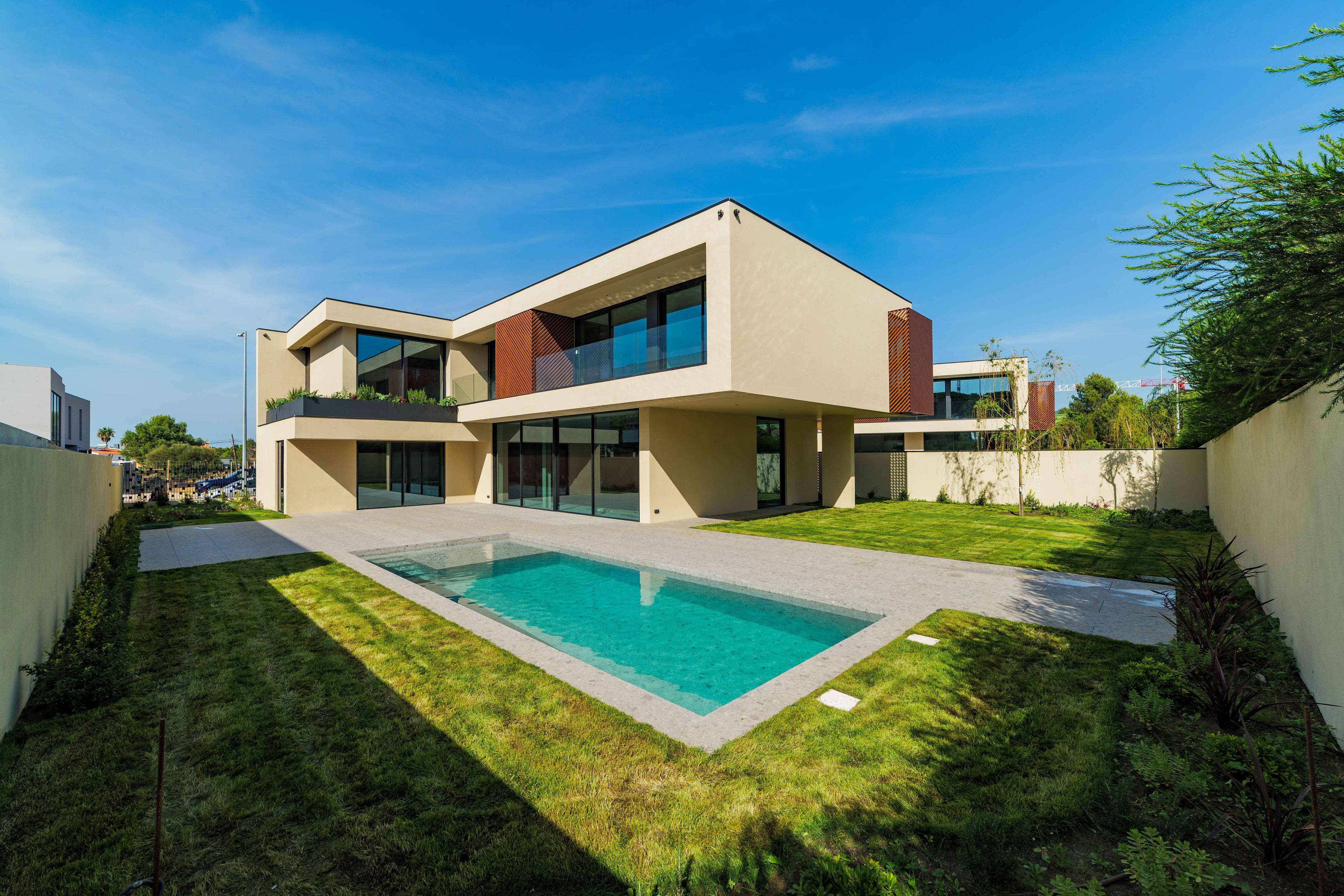 Cascais Villa | 5 Suites | Pool | Close To International Schools | 5min To Beach