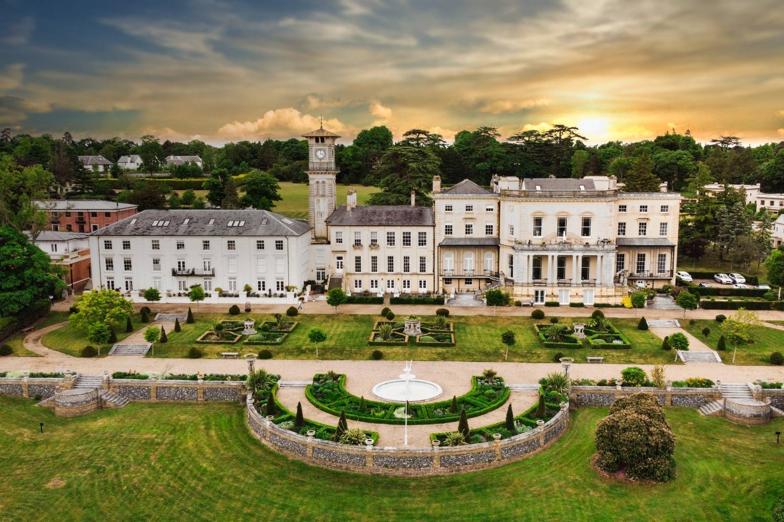 *UNDER OFFER* Luxurious 3-floor, 3 bedroom Penthouse in Grade 11 Listed Mansion, Former HQ for the Battle of Britain.