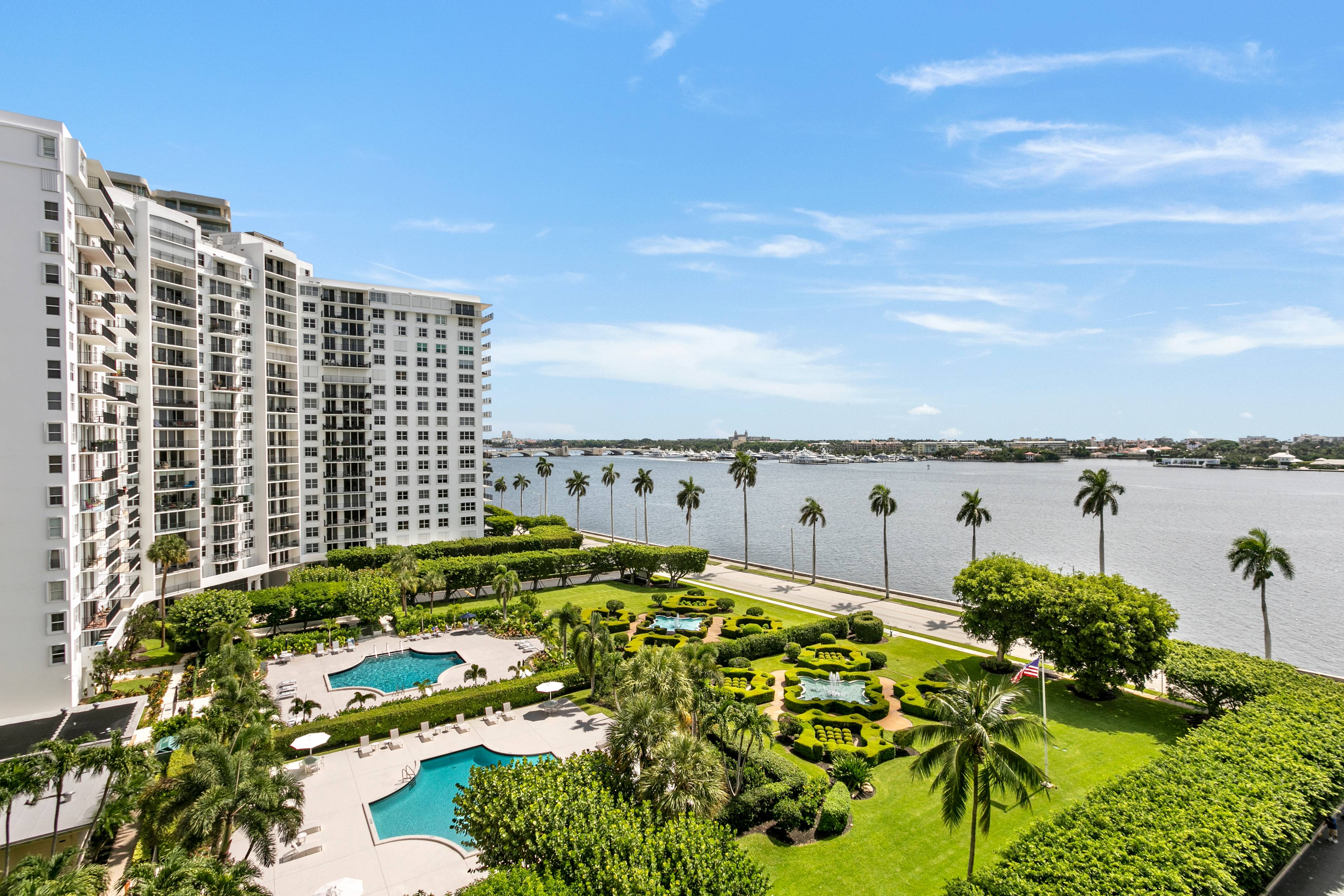 Designer Owned Intracoastal-front 2/2