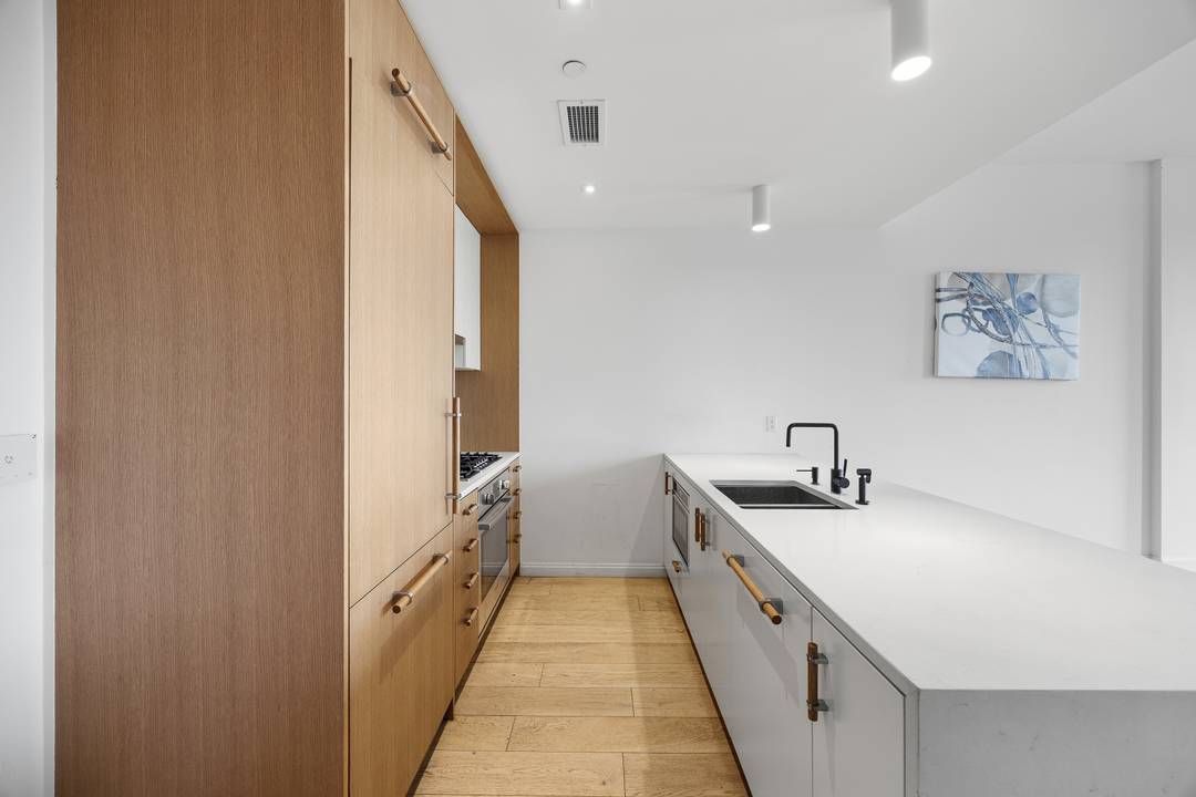 22-18 Jackson Ave 409A