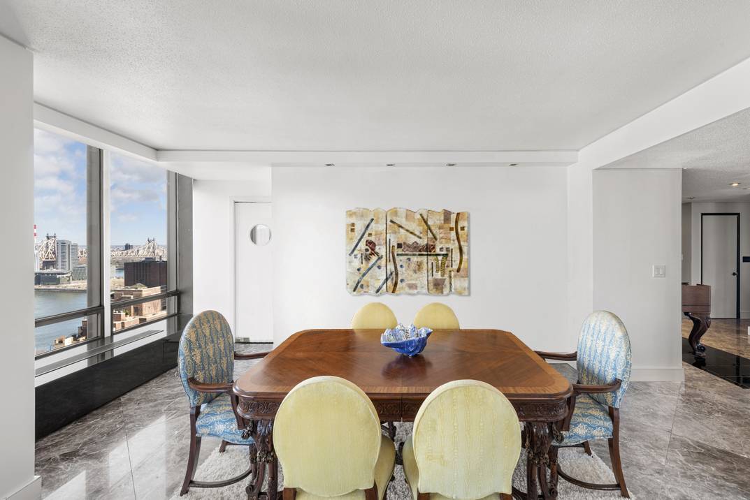 Chic 3 bed 3.5 Bath with Views
