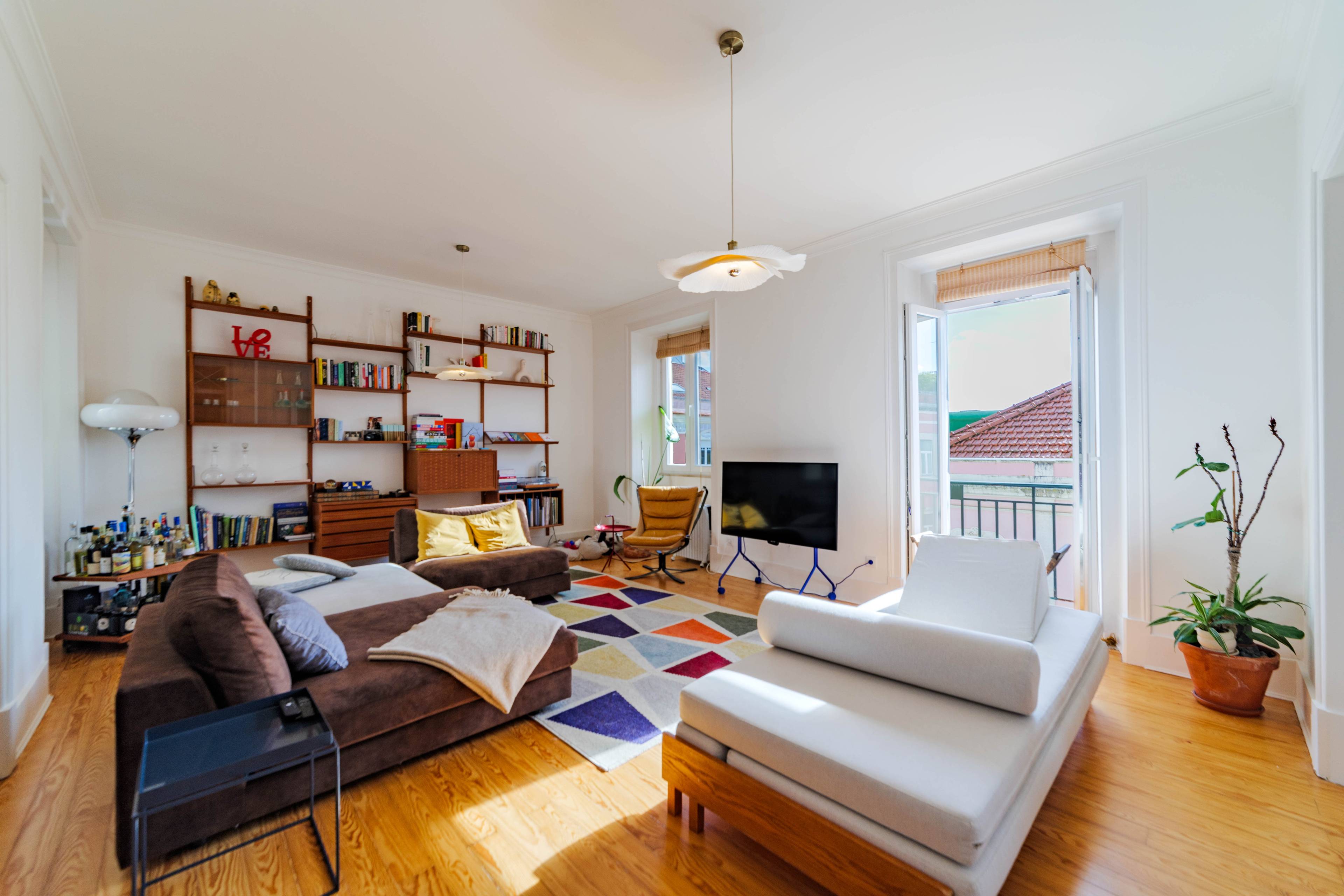 Lisbon Chic: Elegant 2 + 2 Bedroom Retreat in Prime Lapa/Estrela Locale