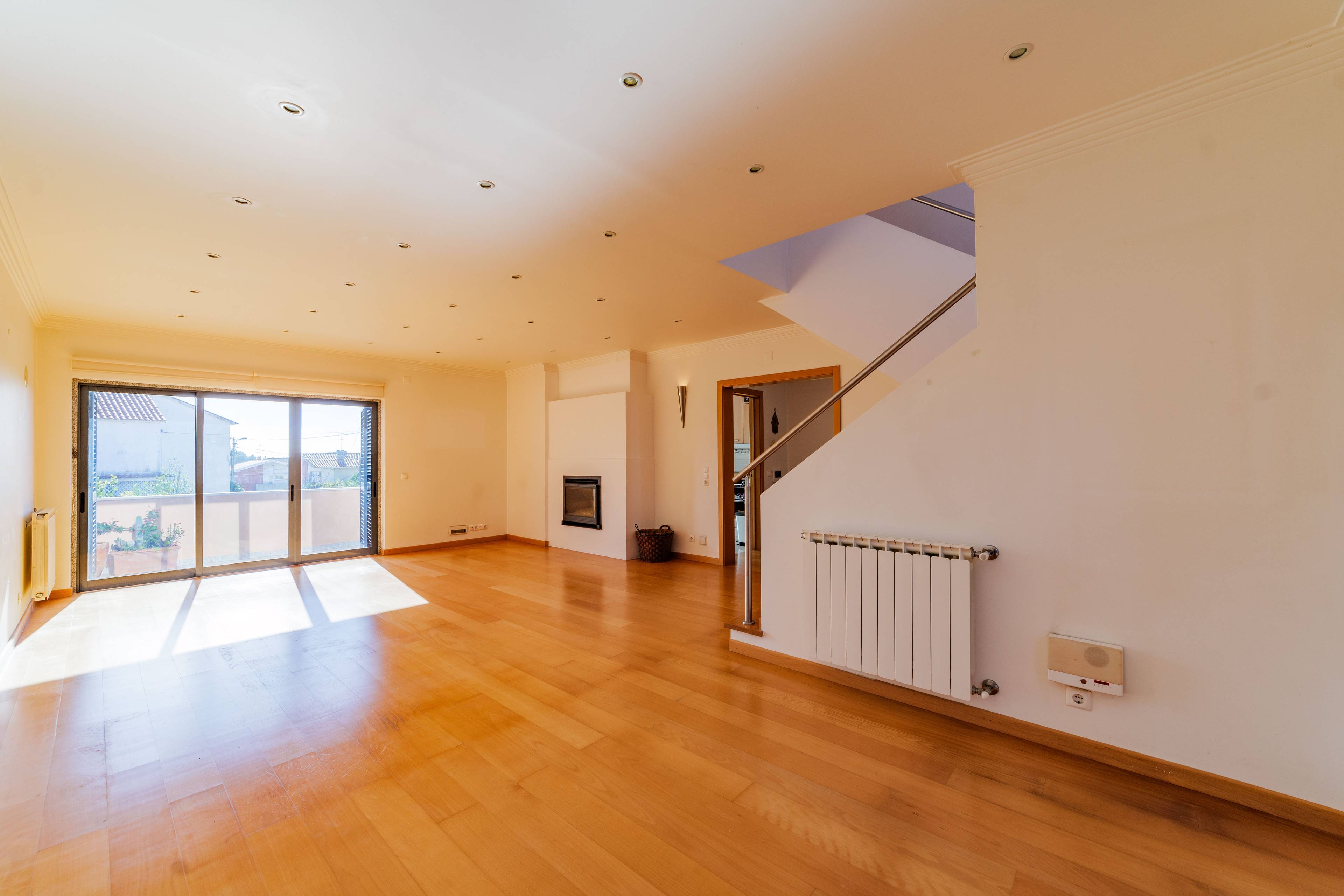 Semi Detached Villa | 5 minutes drive from Cascais Downtown and the Beach