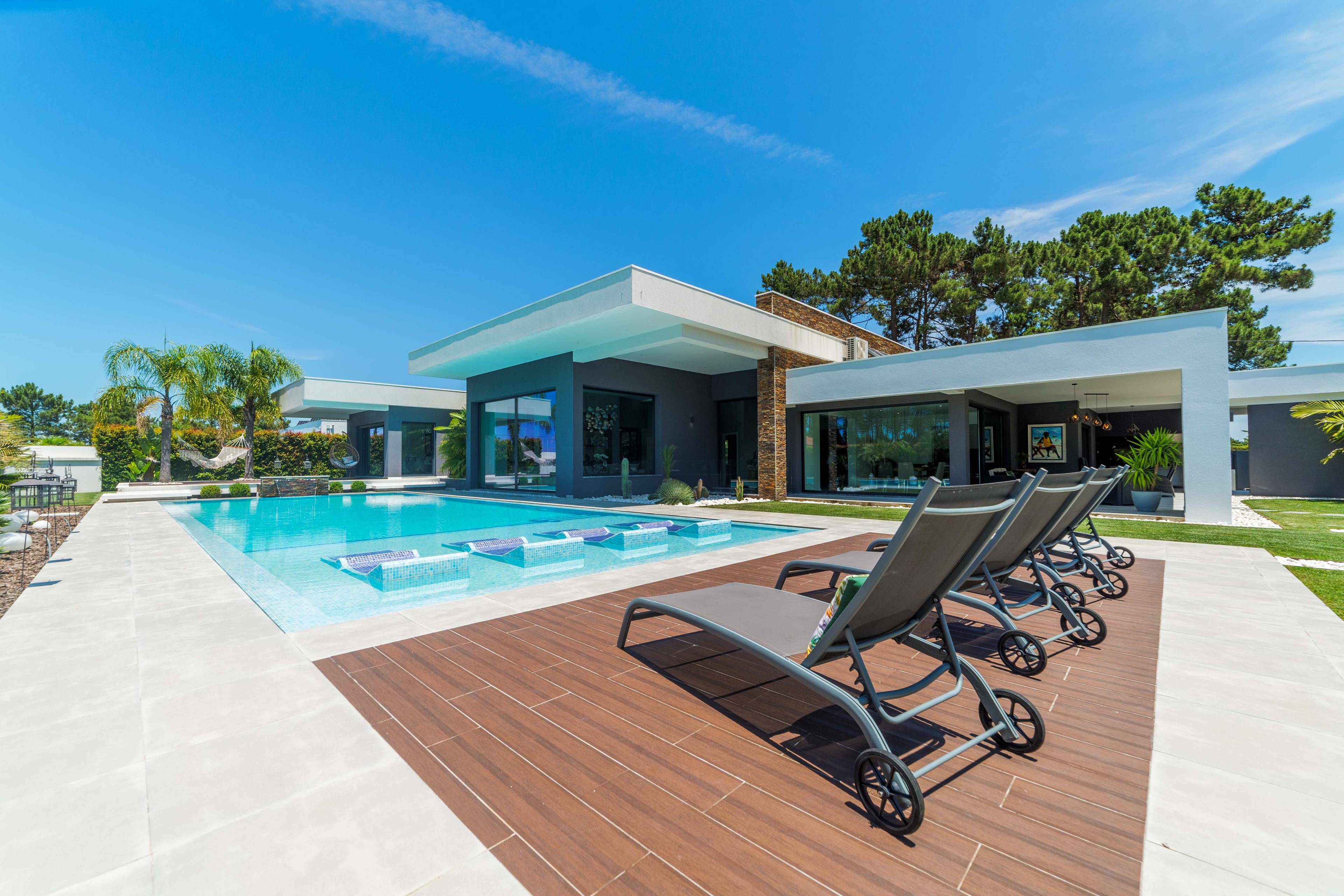 Contemporary Design | Private Pool | 4 Bedrooms | 10 min To Beach |