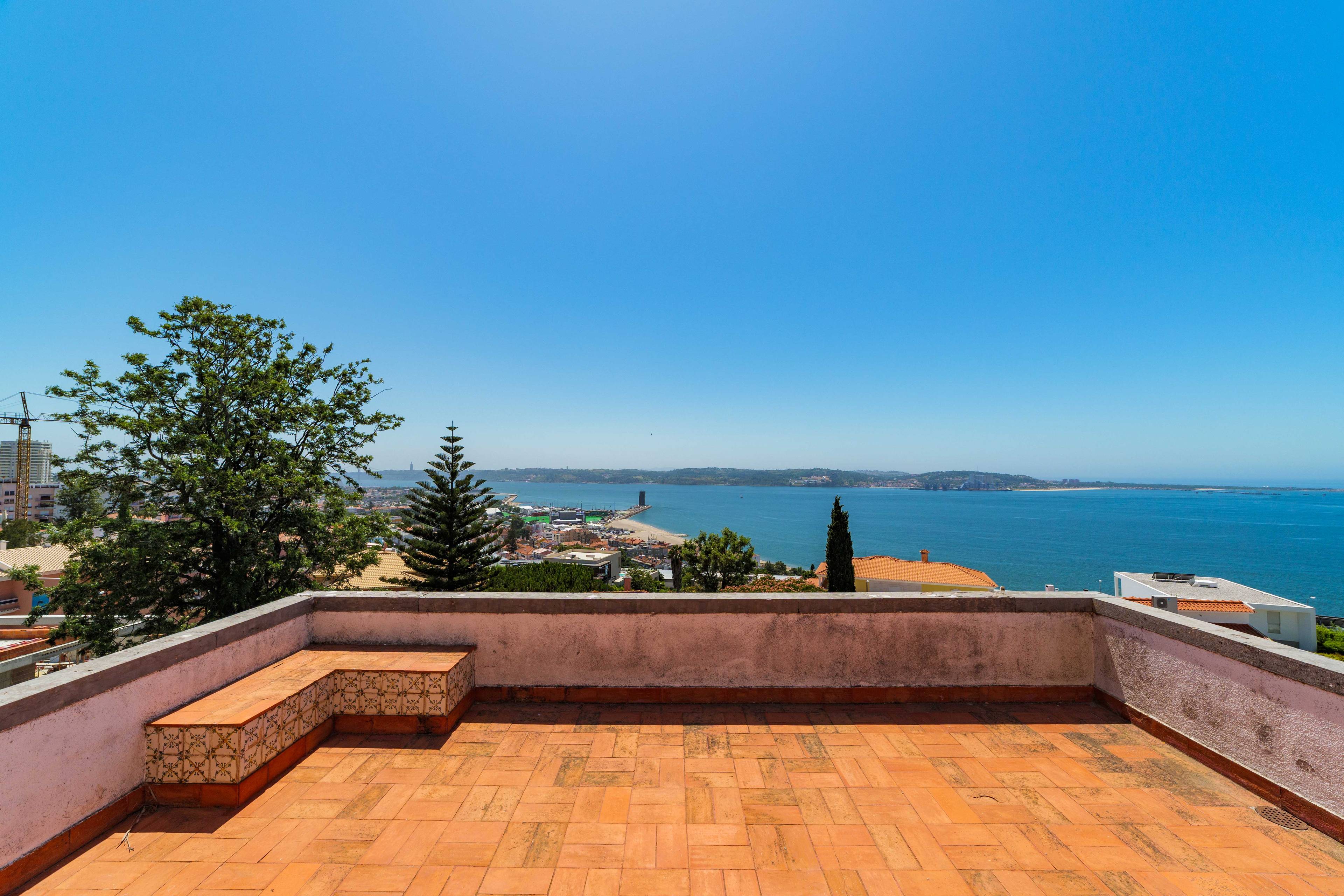7 Beds | River Views | South-Facing Terrace | Garden | Garage | Pool Potential | Prime Location