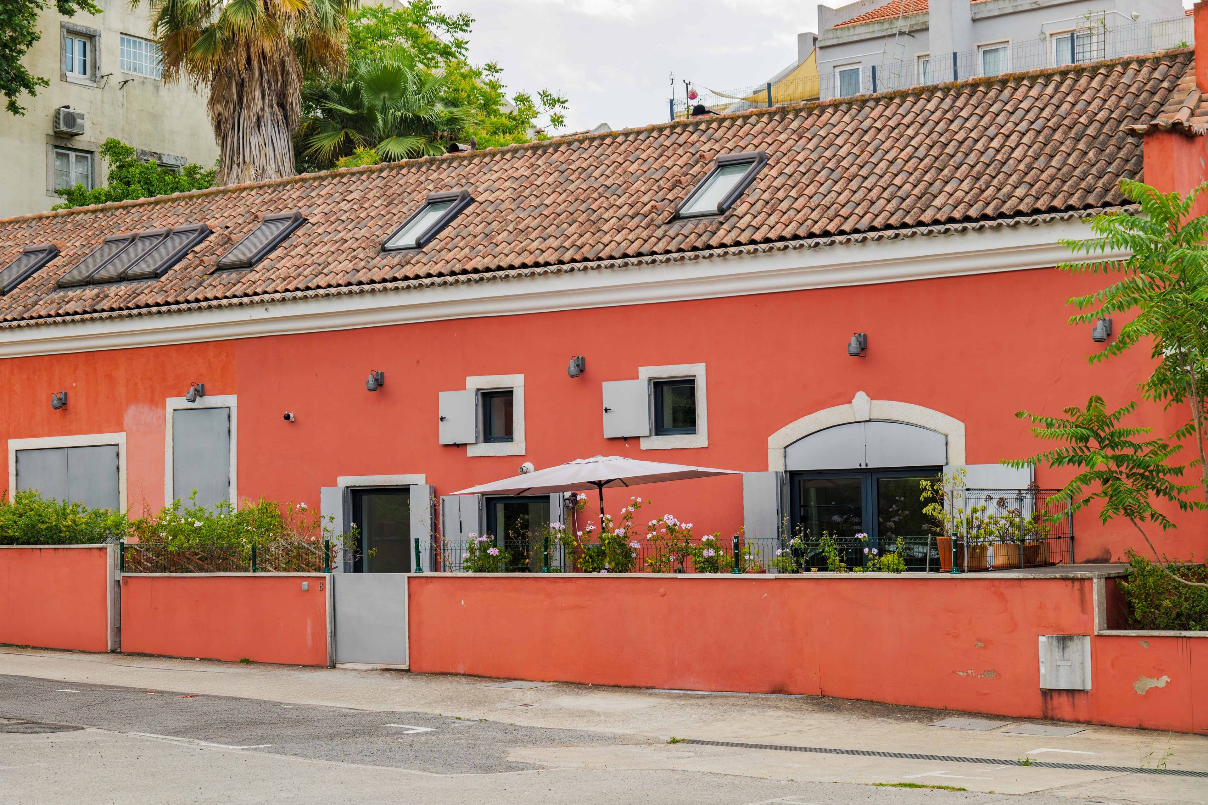 Stylish 3-Bedroom Duplex Townhouse with Terrace for Long-Term Rent in Príncipe Real, Lisbon